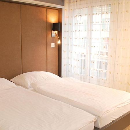לה טור-דה-פה Hotel De La Vieille Tour מראה חיצוני תמונה