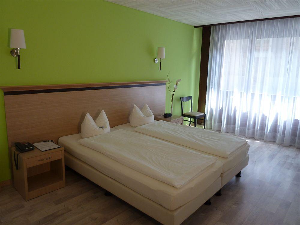 לה טור-דה-פה Hotel De La Vieille Tour מראה חיצוני תמונה