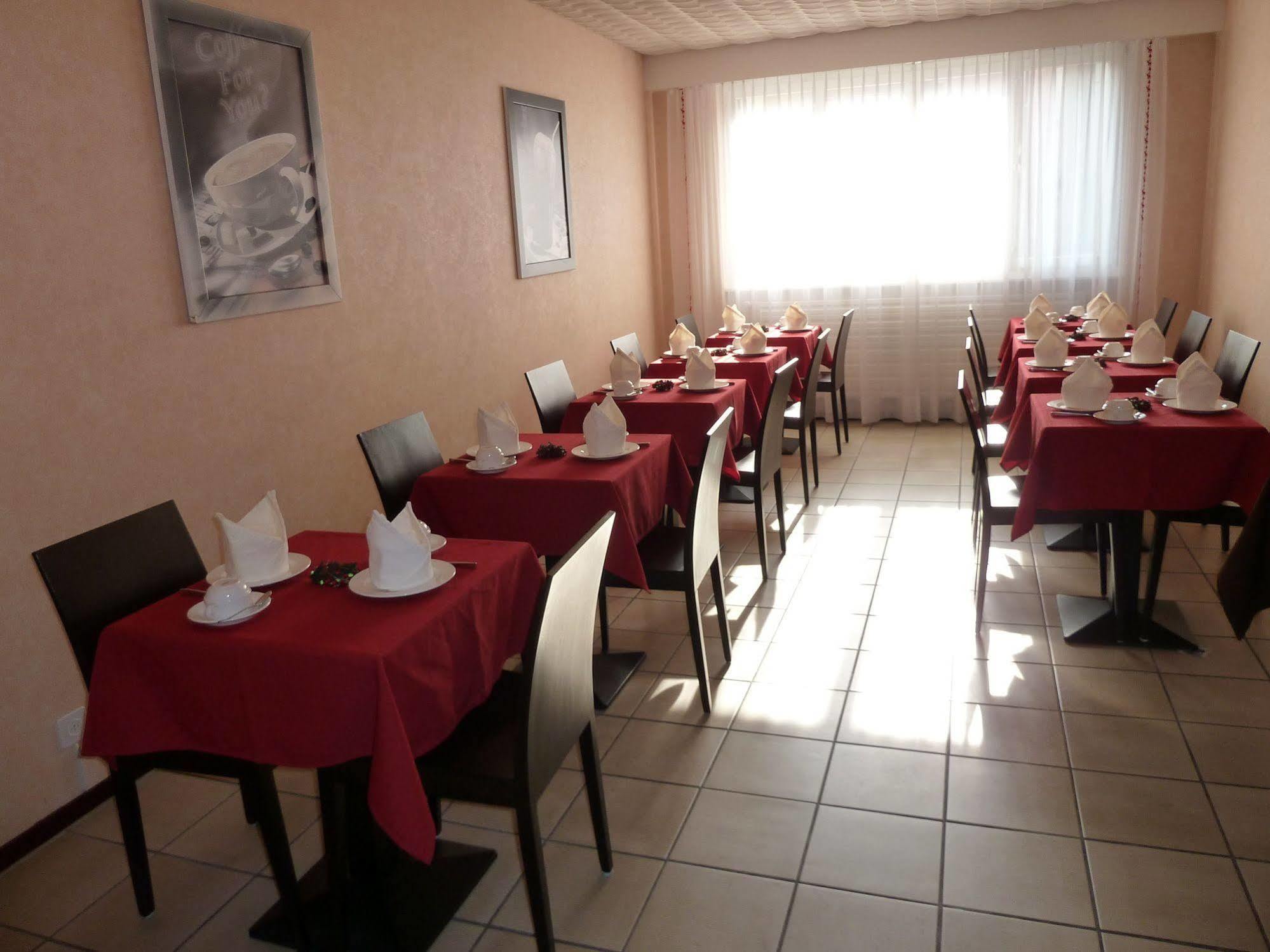לה טור-דה-פה Hotel De La Vieille Tour מראה חיצוני תמונה