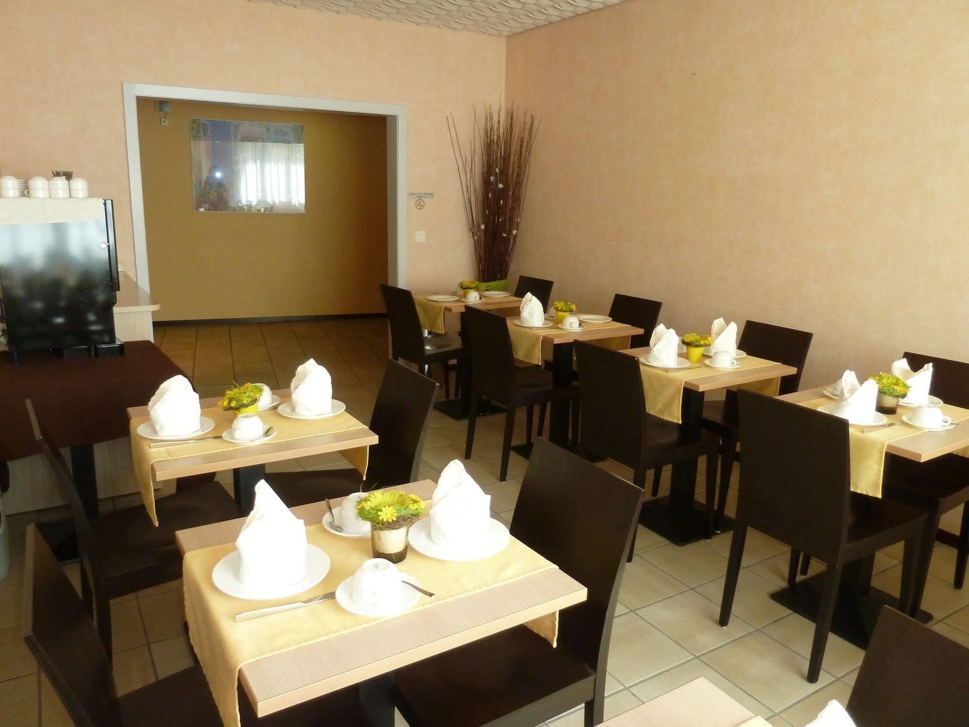 לה טור-דה-פה Hotel De La Vieille Tour מראה חיצוני תמונה
