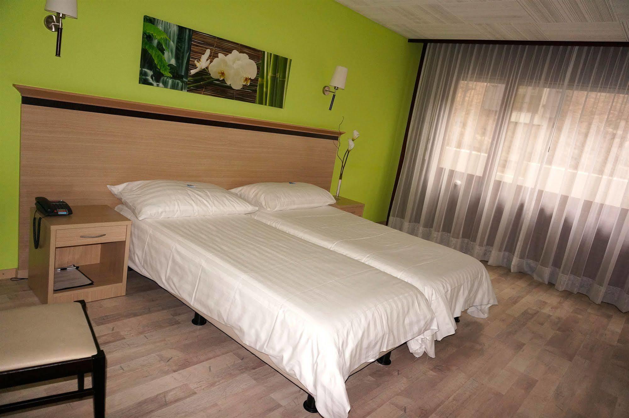 לה טור-דה-פה Hotel De La Vieille Tour מראה חיצוני תמונה