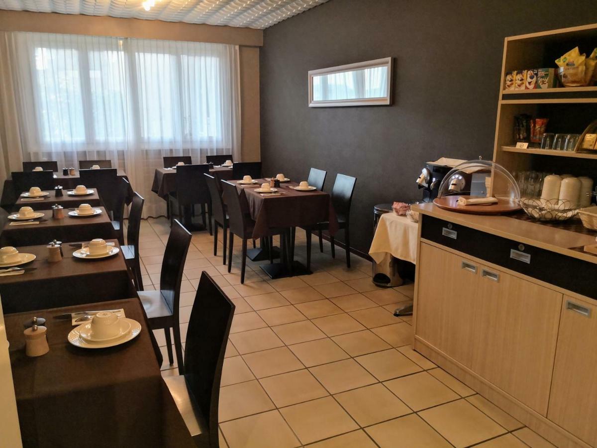 לה טור-דה-פה Hotel De La Vieille Tour מראה חיצוני תמונה
