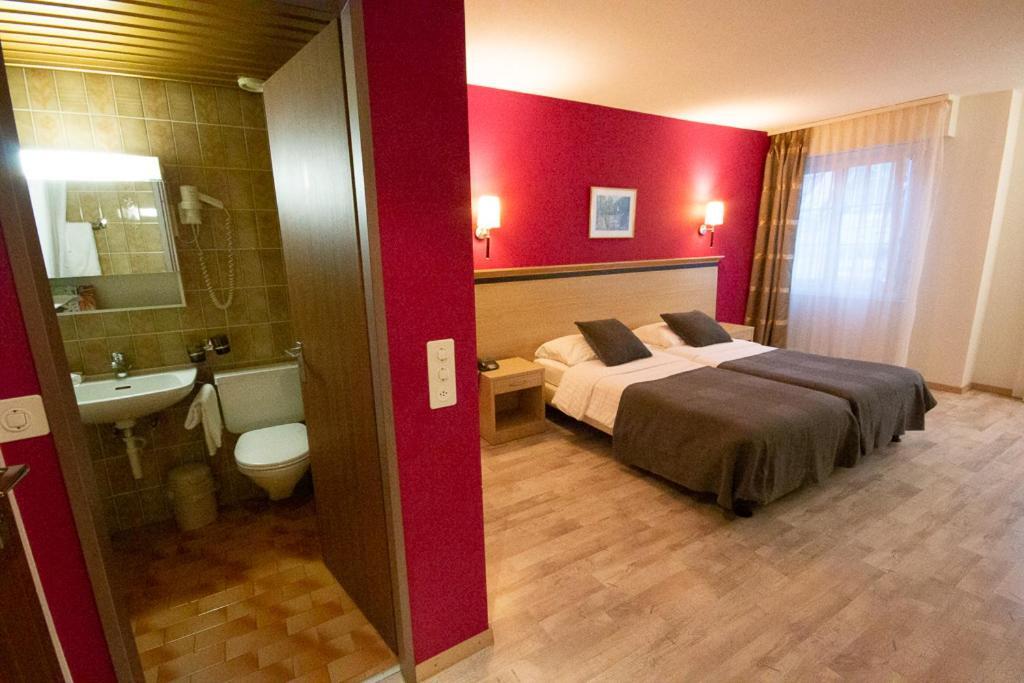 לה טור-דה-פה Hotel De La Vieille Tour מראה חיצוני תמונה