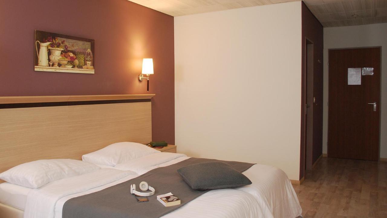 לה טור-דה-פה Hotel De La Vieille Tour מראה חיצוני תמונה