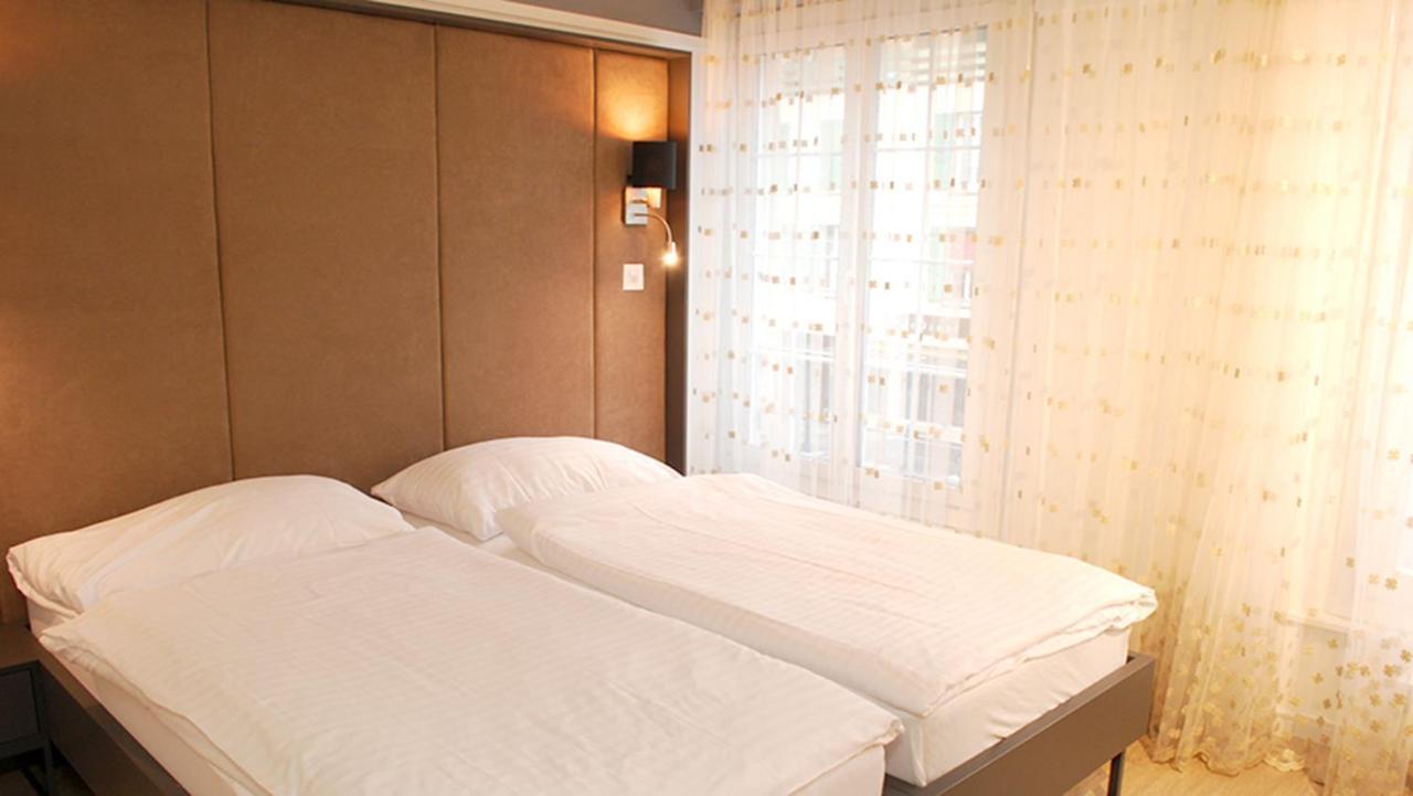 לה טור-דה-פה Hotel De La Vieille Tour מראה חיצוני תמונה