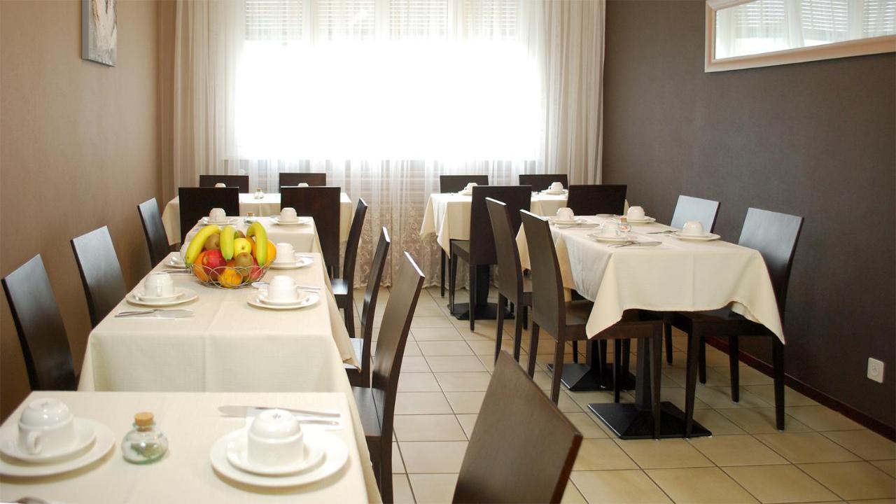 לה טור-דה-פה Hotel De La Vieille Tour מראה חיצוני תמונה