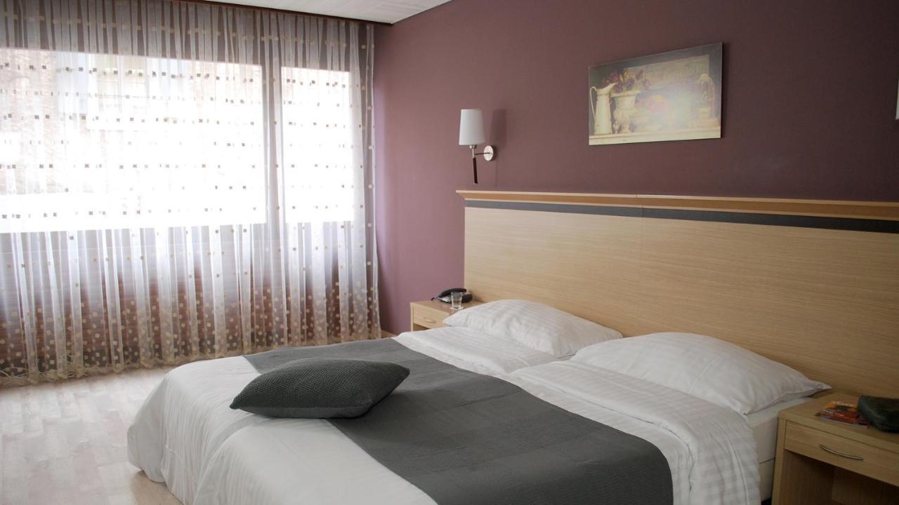 לה טור-דה-פה Hotel De La Vieille Tour מראה חיצוני תמונה